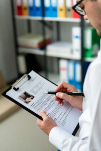 آپوستیل چیست: راهنمایی جامع برای تایید مدارک و جلوگیری از مشکلات بین‌المللی